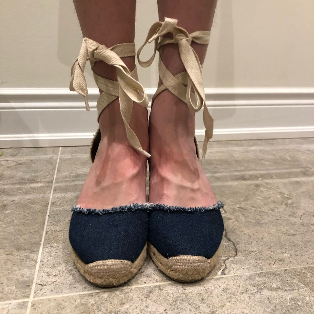 Selling these adorable denim soludos espadrille wedges.